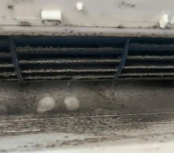 云龙空调吹的风有股烧焦味是怎么回事